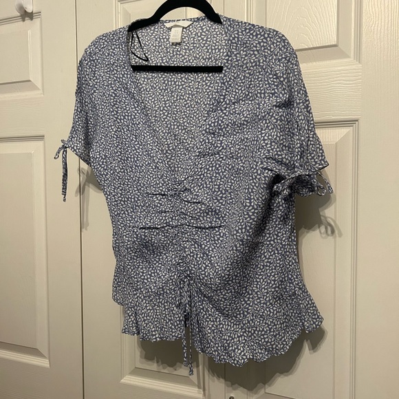 NWOT H&M Blue & White Floral Blouse - Picture 1 of 8
